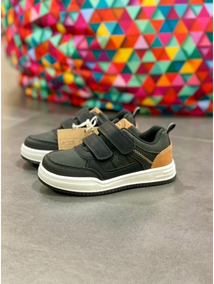 ДИТЯЧІ КРОСІВКИ AMERICAN CLUB BLACK VOLT